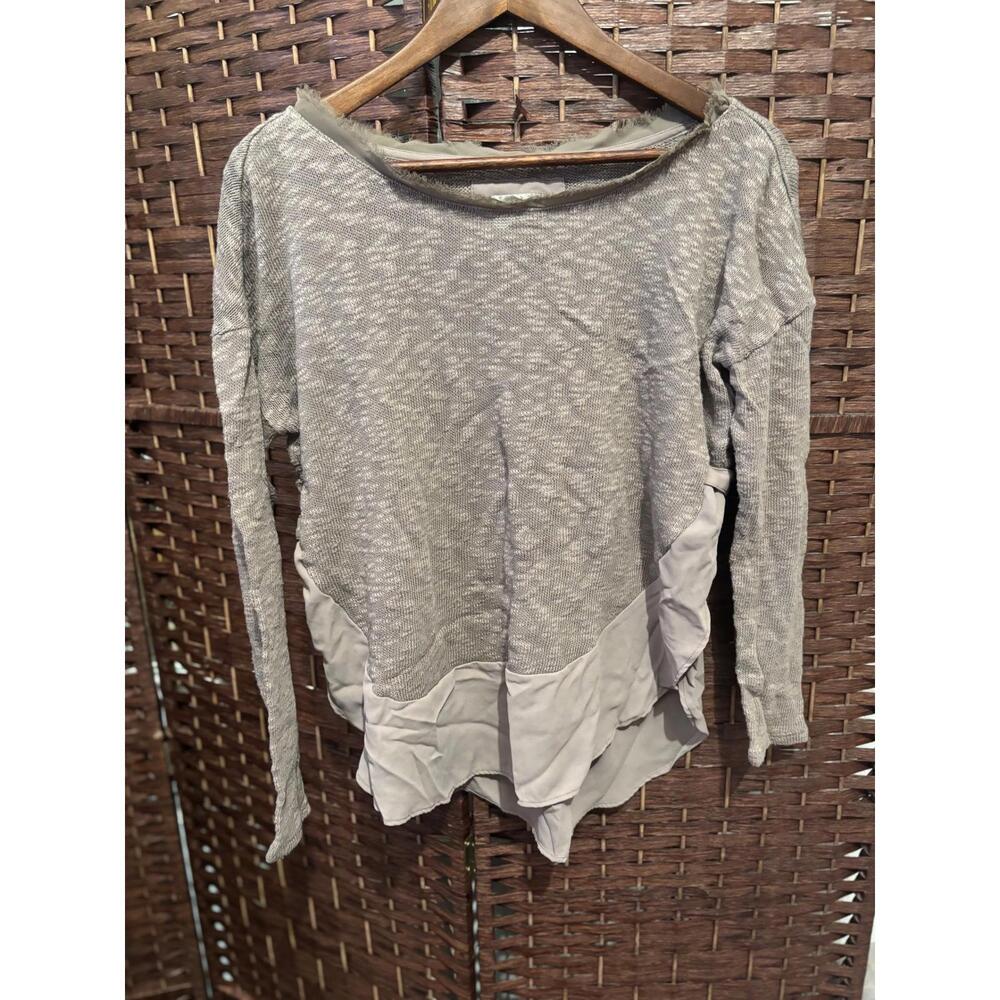 Anthropologie‎ Women's s Gray Knit Top Long Sleeve Chiffon Hem Button Roll Tab